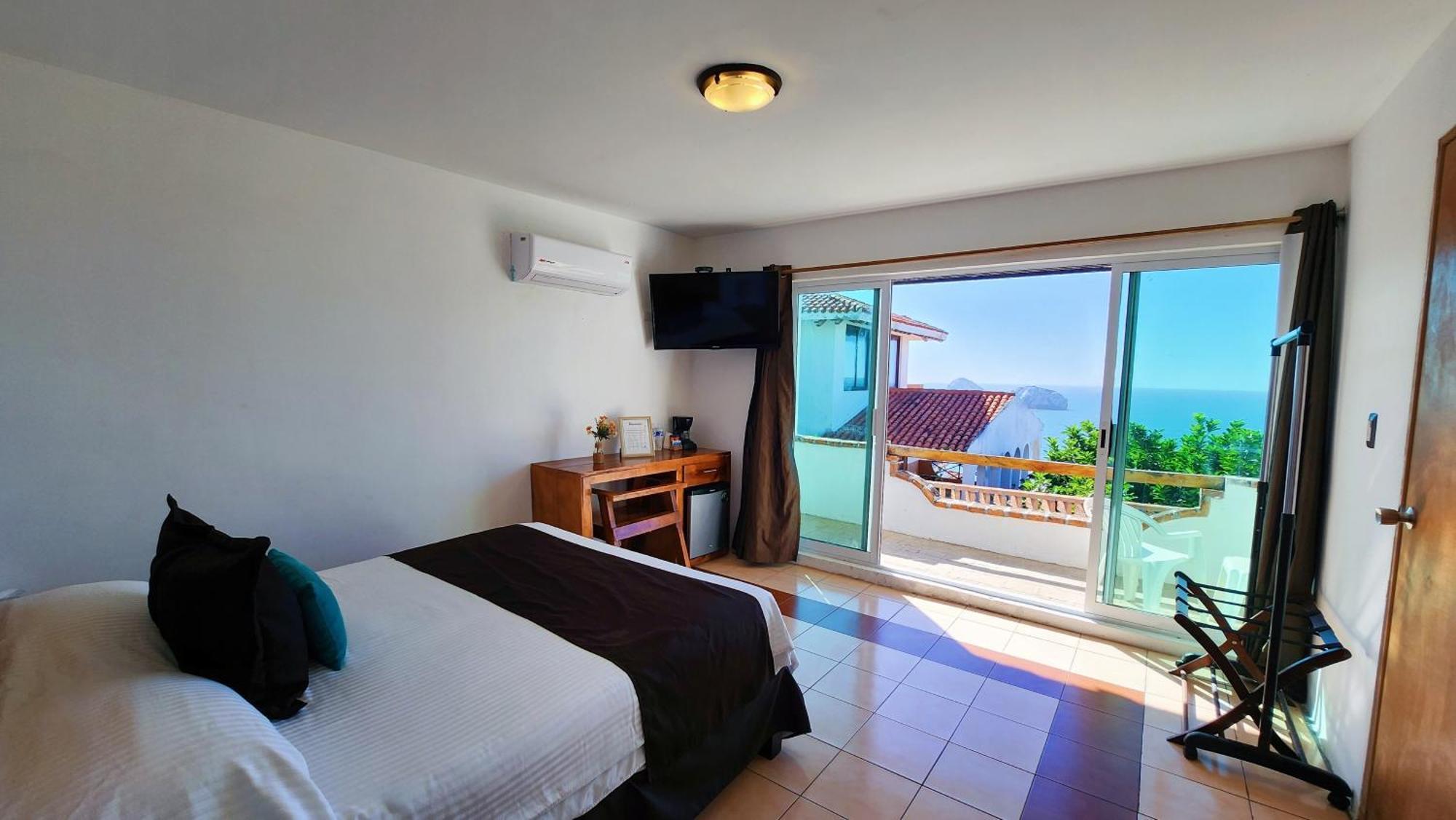 Hill House Mazatlan - Bed & Breakfast Exterior photo